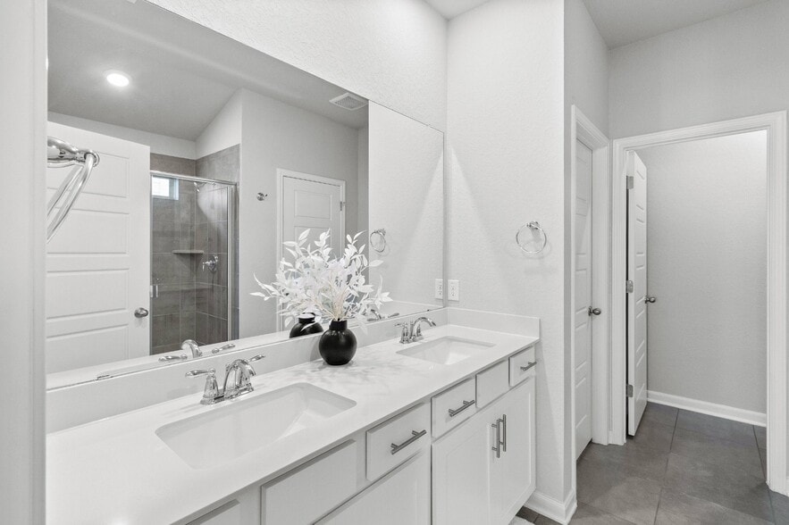 Building Photo - 10247 Juniper Oaks