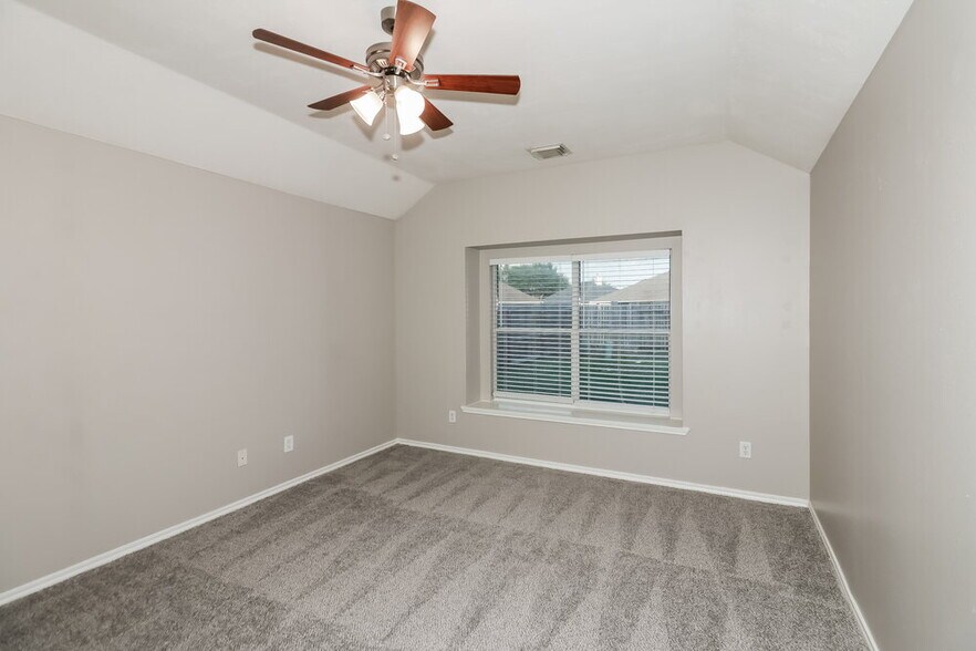 Building Photo - 16707 Great Oaks Glen Dr