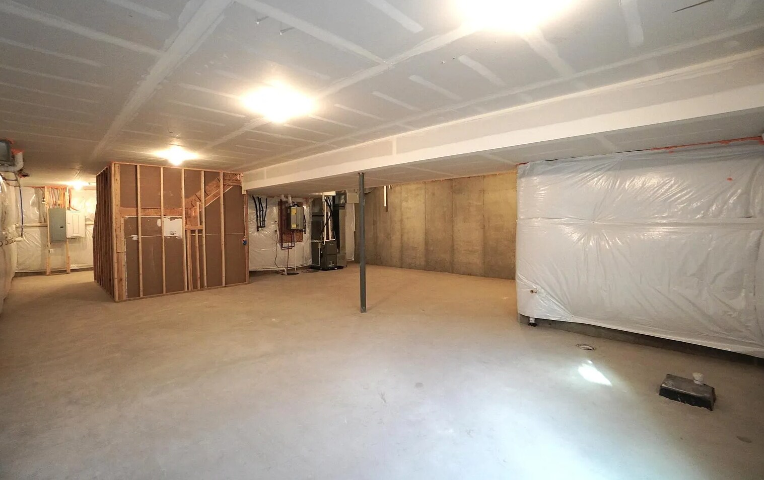 Building Photo - 612 America Dr