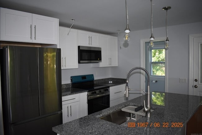 Building Photo - 43 Highland Ave