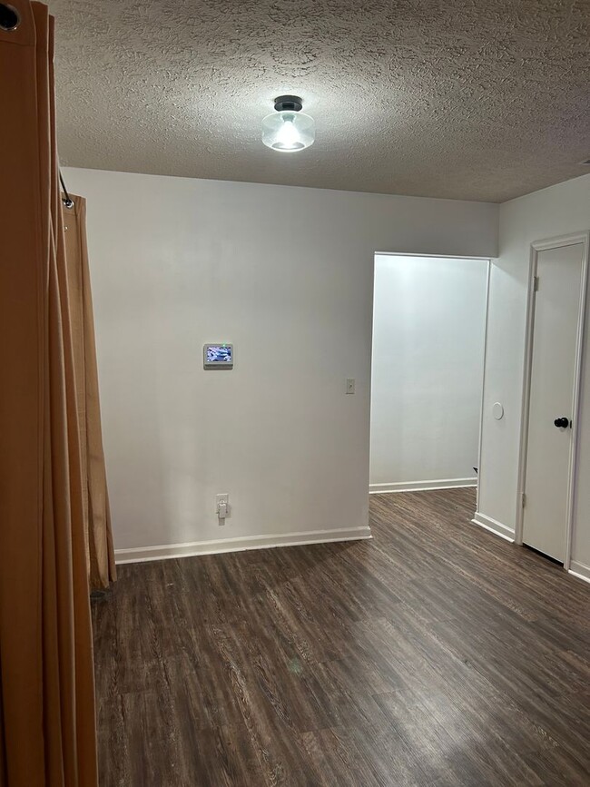 Building Photo - 109 Live Oak Cir