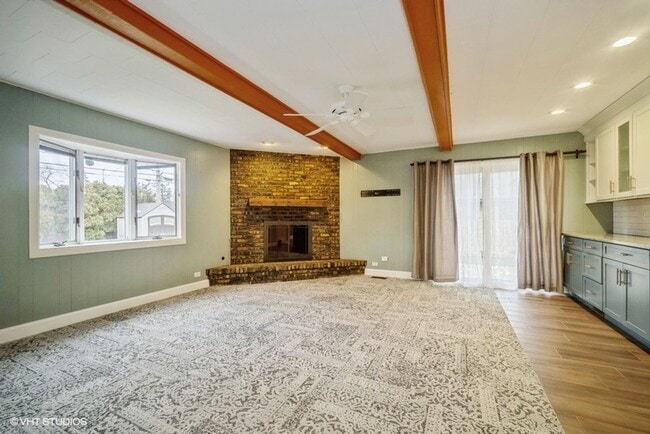 Building Photo - Renovated 3 bedroom home in award winning ...