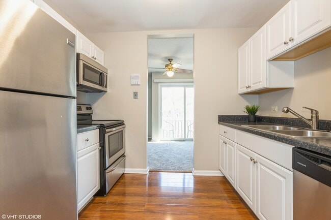 Building Photo - 720 Maple Ave