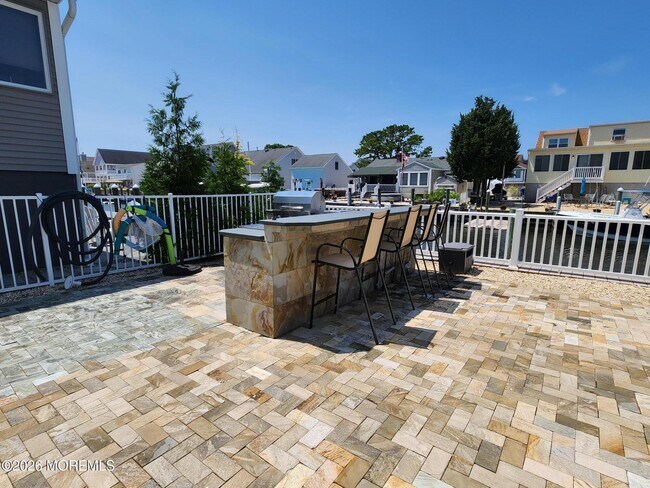 Building Photo - 18 Halsey Dr