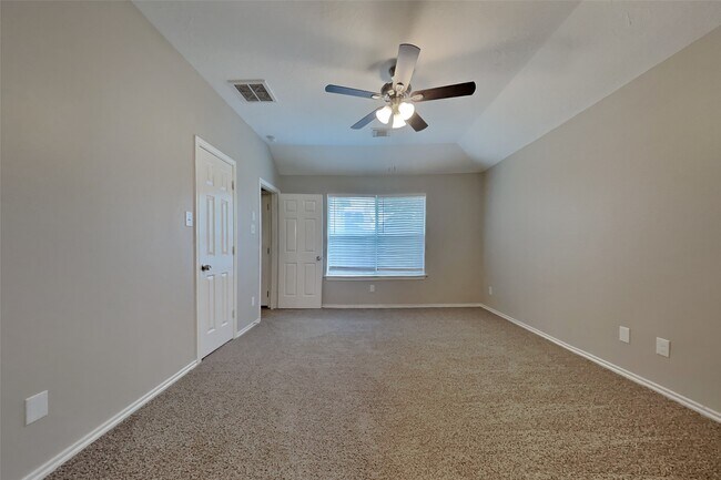 Building Photo - 26925 Carriage Manor Ln