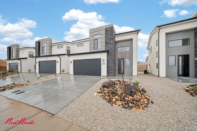 Building Photo - Stunning 4 Bedroom, 3 Bathroom Home in Beautiful Desert Terrace Community