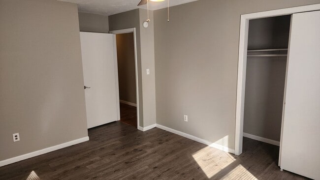 Building Photo - Large Brick Ranch near Cherokee Lake