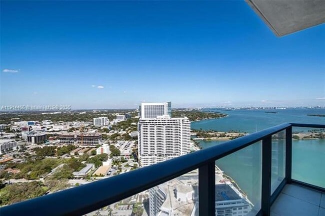 Building Photo - 650 NE 32nd St