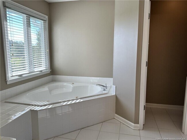 Building Photo - 6521 Ryefield Dr