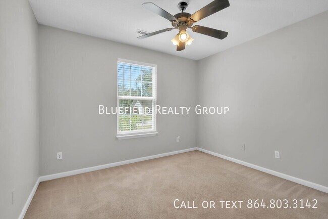 Building Photo - 106 Pine Needle Rd