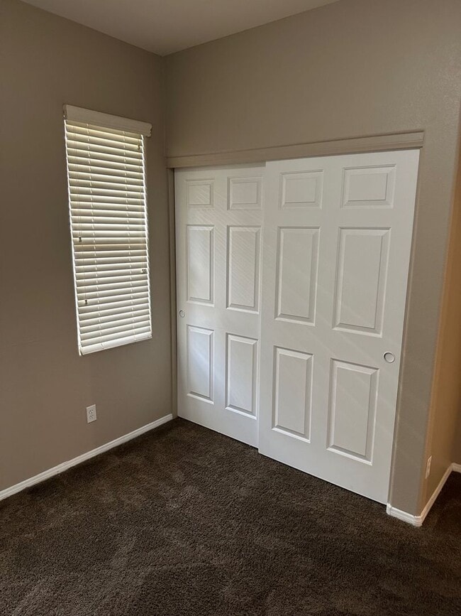 Building Photo - Single story town home with 3 bedrooms and 2 bath in Summerlin
