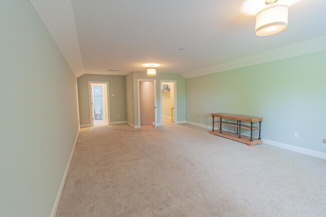 Building Photo - 2402 Via Palma Dr