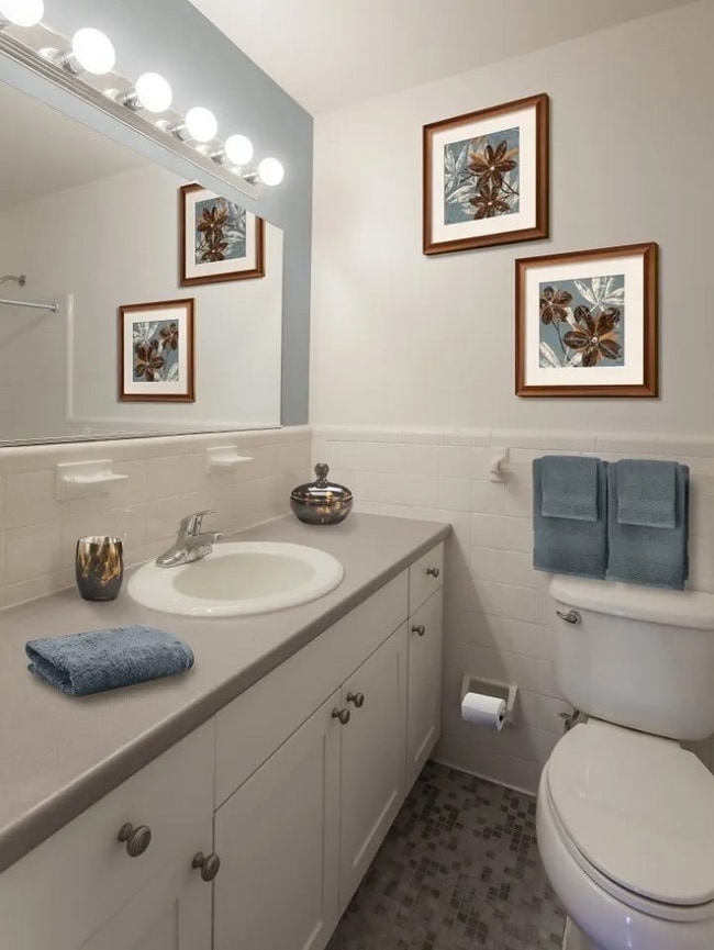 Building Photo - 8 Captain Parker Arms