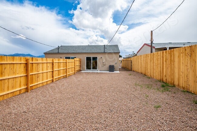 Building Photo - 2185 E Butler Ave