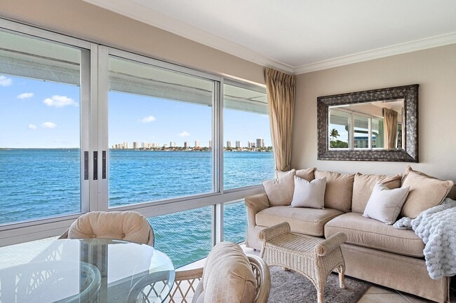 Building Photo - 400 Wilma Cir