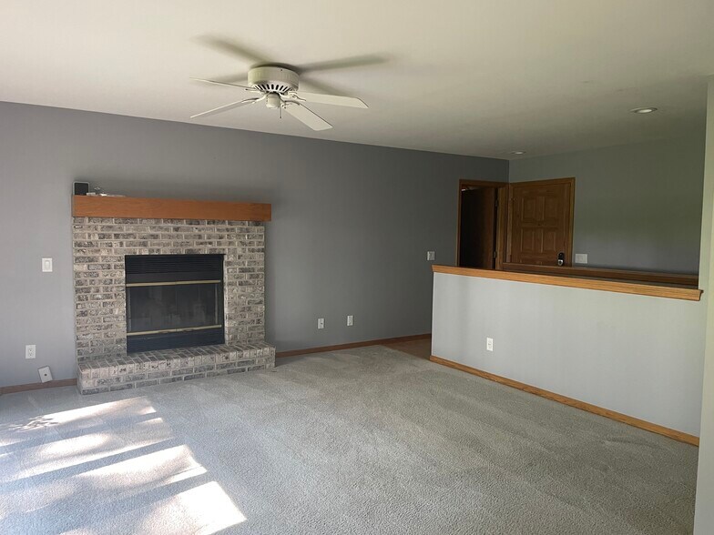 Living Room - 2714 Wentworth Dr