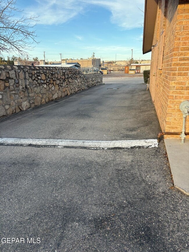 Building Photo - 7142 Dale Rd