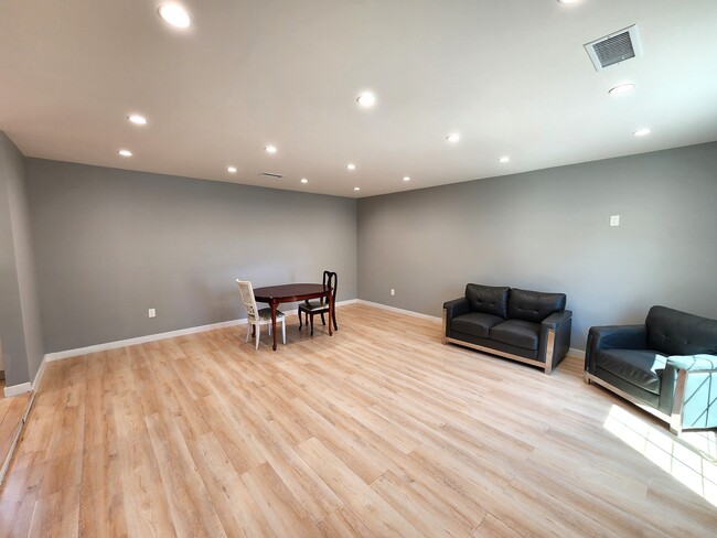 ADU - 13863 Burton St