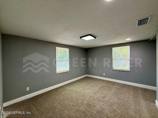 Building Photo - 403 Highland Ave S