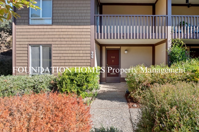 Building Photo - Bright & Tranquil End Unit!  A/C! Parking! Community Pool! FOUNDATION