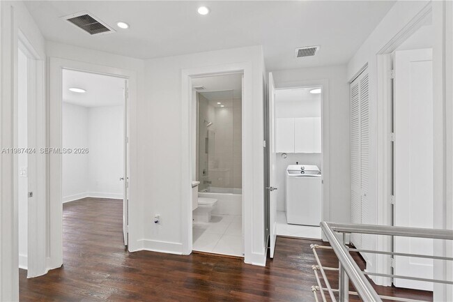 Building Photo - 6432 NW 104th Ct