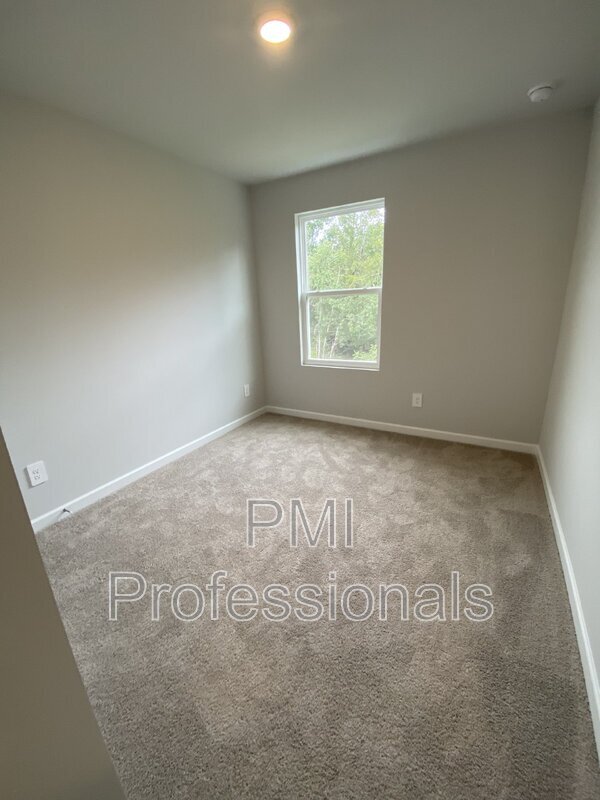 Building Photo - 4140 Feetham Dr