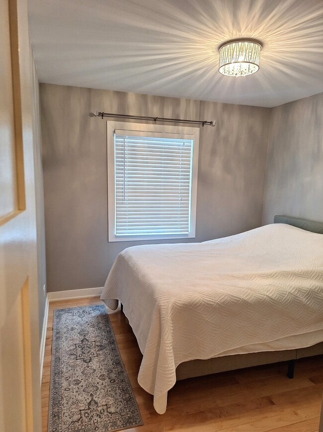 Building Photo - 227 Juneway Terrace