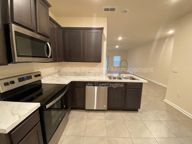 Building Photo - 9588 Star Dr