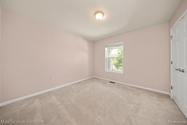 Building Photo - 41827 Yeats Dr