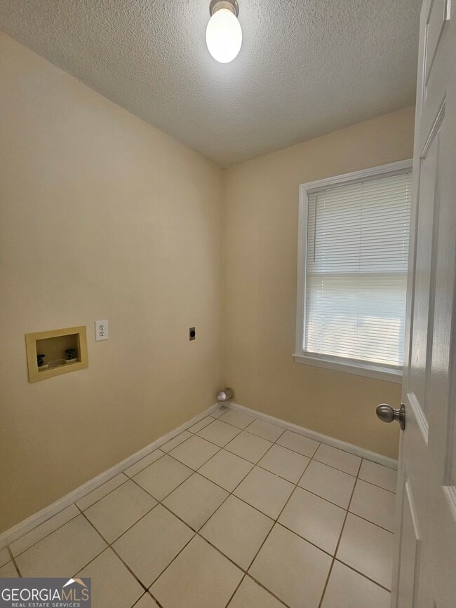 Building Photo - 30 Glenridge Dr