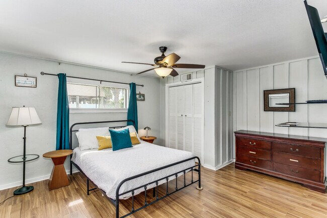 Building Photo - 1402 Via De Luna Dr