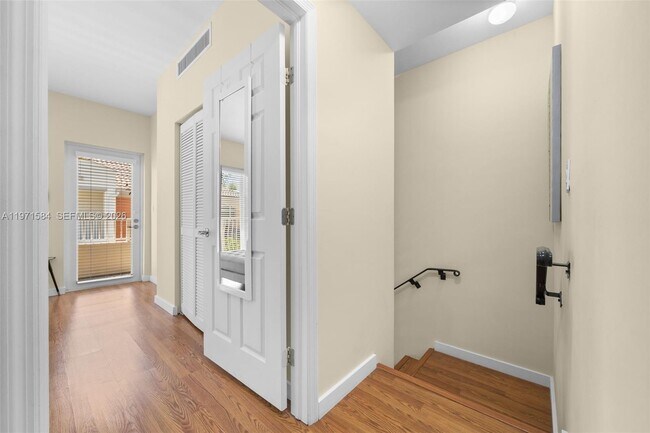 Building Photo - 18413 NE 27th Ct