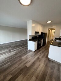 Building Photo - 16 S Knoll Rd