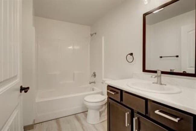 Building Photo - 3105 Cooney Dr