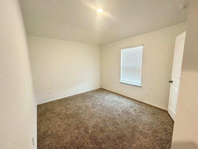 Building Photo - 4985 Almond Ter Dr