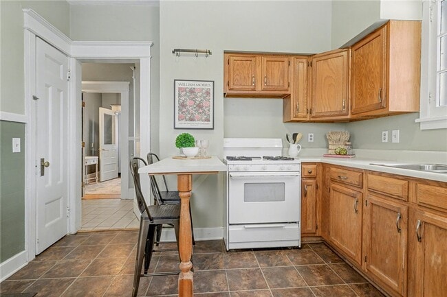 Building Photo - 30 Shepard St