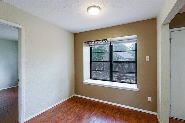 Building Photo - 3510 Oak Creek Dr