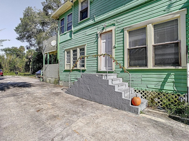 Building Photo - 208 Fairview Ave