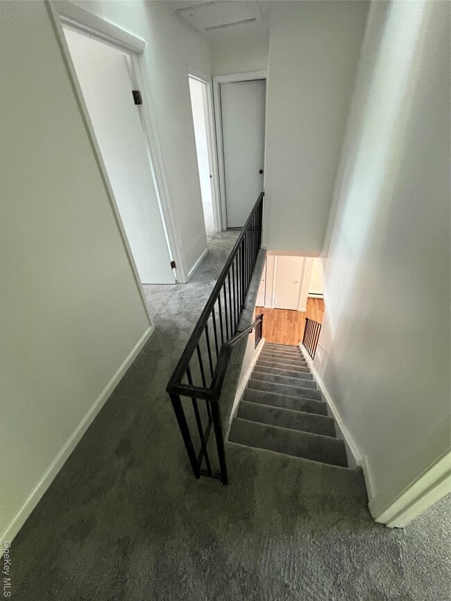 Building Photo - 7 Hudson Heights Dr