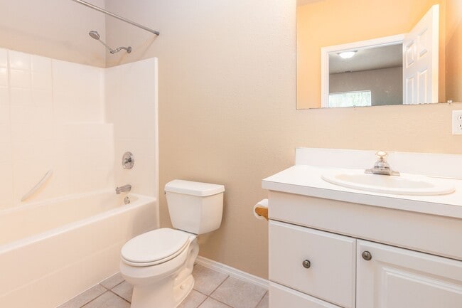Building Photo - 3 Bed Room 2 Bath No Garage No Carport