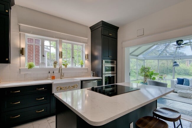 Building Photo - Spacious Living in a Prime Christiansburg Location