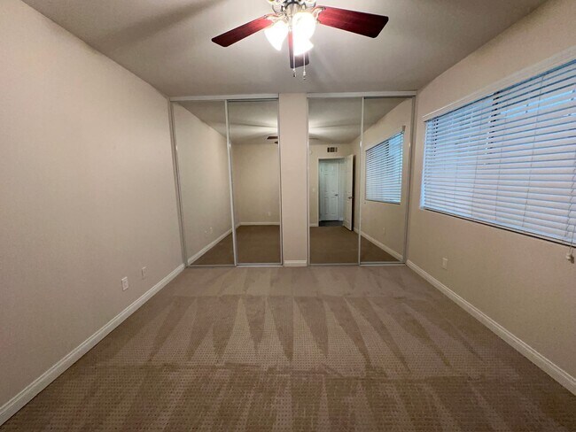 Building Photo - 21450 Burbank Blvd