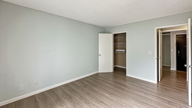 Building Photo - Exceptionally Renovated Corner Apartment at Watergate!