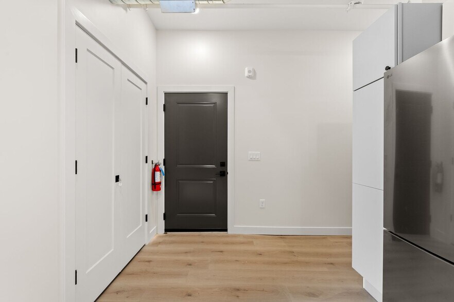 Building Photo - 266 E Michigan Ave