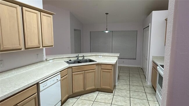 Building Photo - 534 Lake Sumner Dr