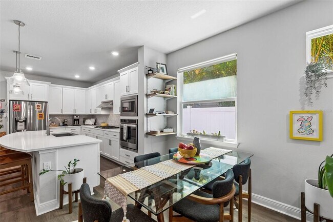 Building Photo - 213 S Albany Ave