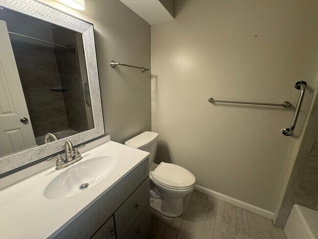 Building Photo - 3630 3B-3643 Morris Farm Dr