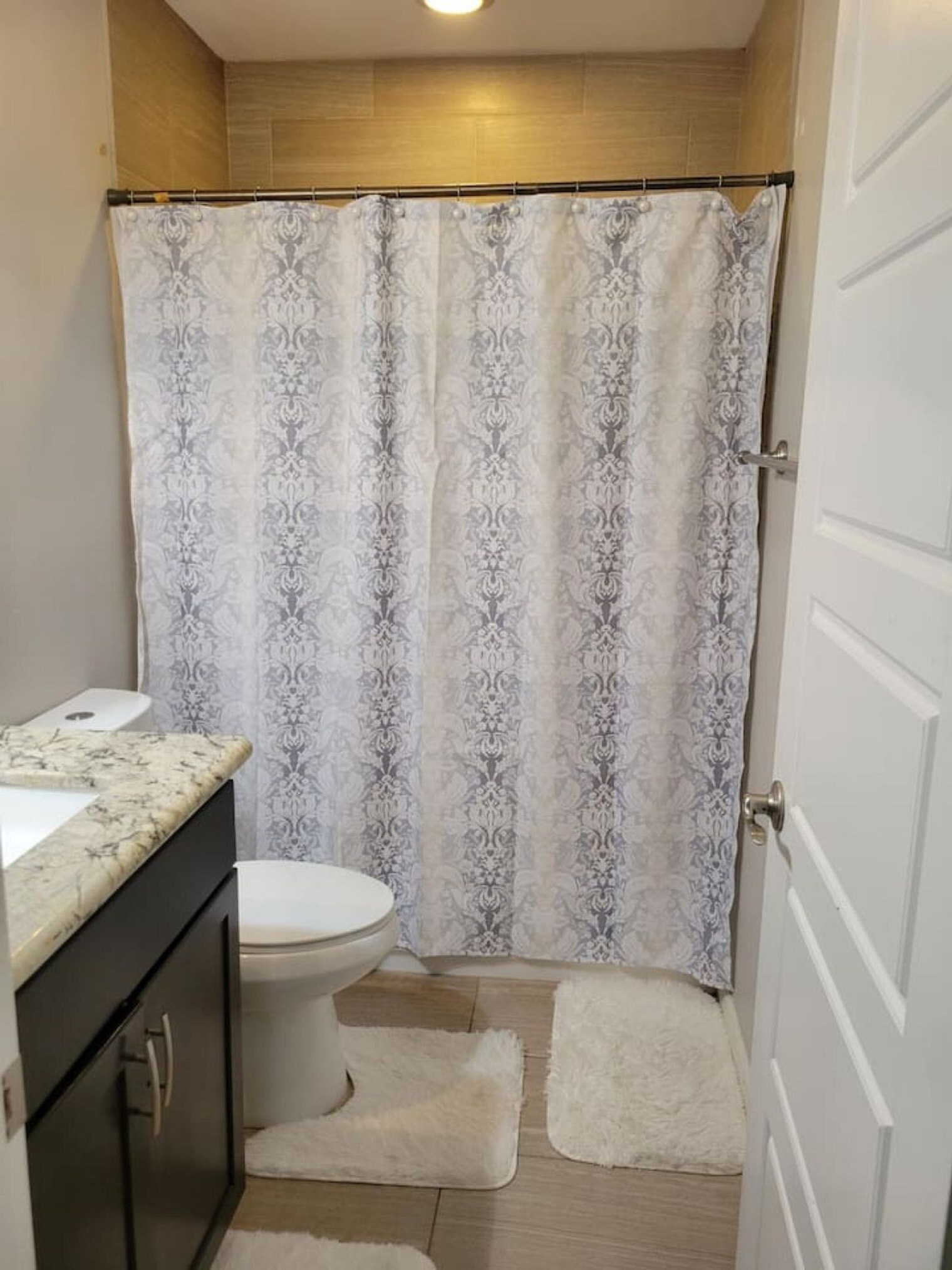 Building Photo - 1510 E Whitton Ave