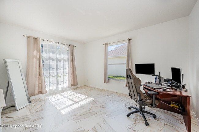 Building Photo - 1630 Sun Gazer Dr