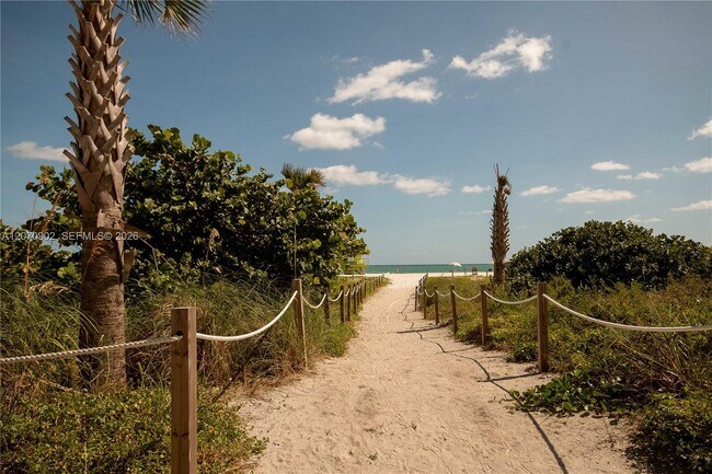 Building Photo - 5757 Collins Ave